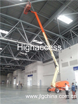 曲臂式高空平臺(tái)作業(yè).jpg高空作業(yè)平臺(tái)|登高車(chē)：曲臂式高空作業(yè)平臺(tái)有什么優(yōu)點(diǎn)