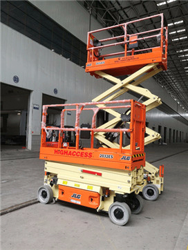 高空平臺工作.jpg 高空平臺工作.jpg高空作業(yè)車:高空作業(yè)平臺夏季要如何防護小知識