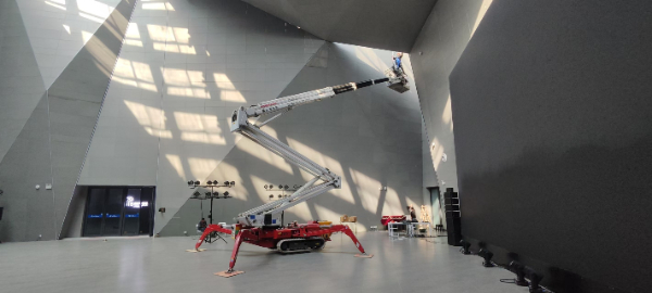 蜘蛛式升降車(chē).jpg 蜘蛛式升降車(chē).jpg